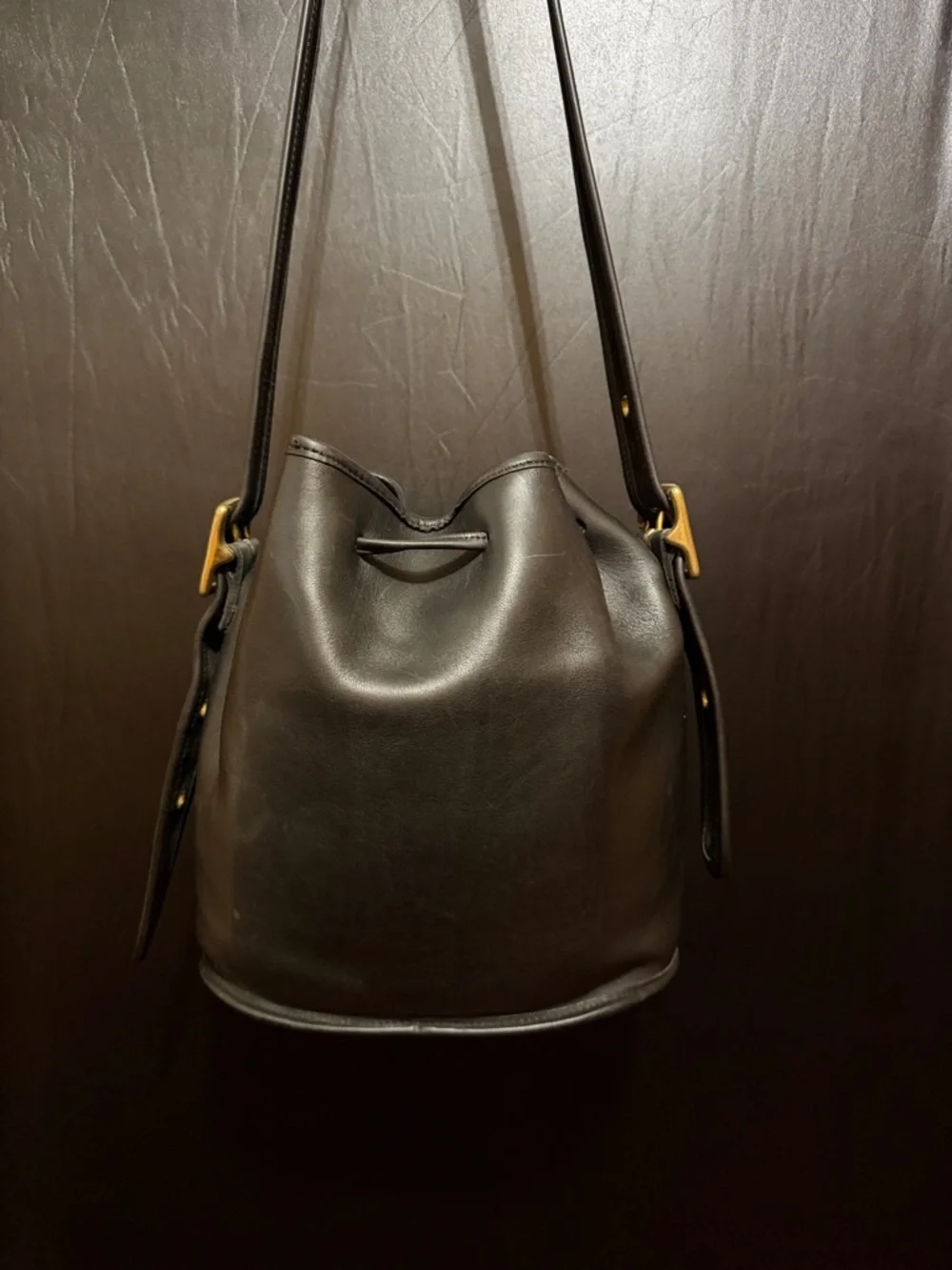 Authenic Coach Black cowhide Leather bucket purse with drawstrings. - Picture 6 of 11